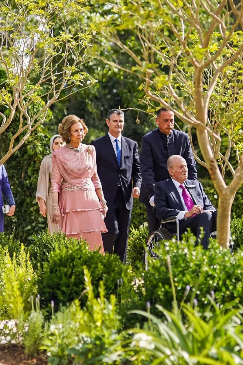 Juan Carlos I, en silla de ruedas.