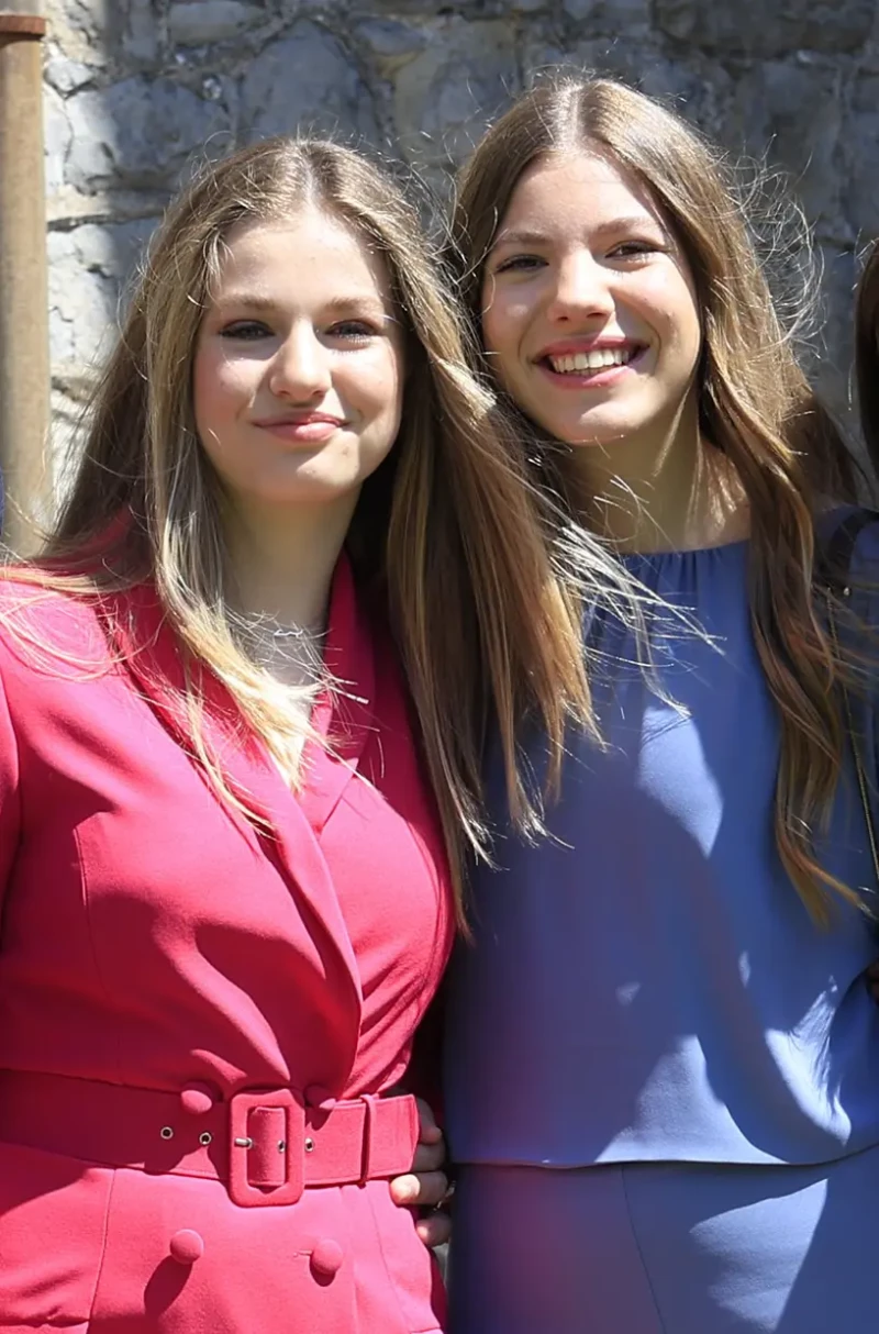 La princesa Leonor con su hermana la infanta Sofía.