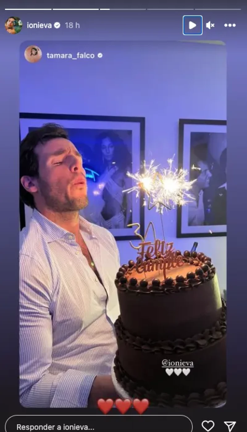 Íñigo Onieva en una imagen soplando las velas.