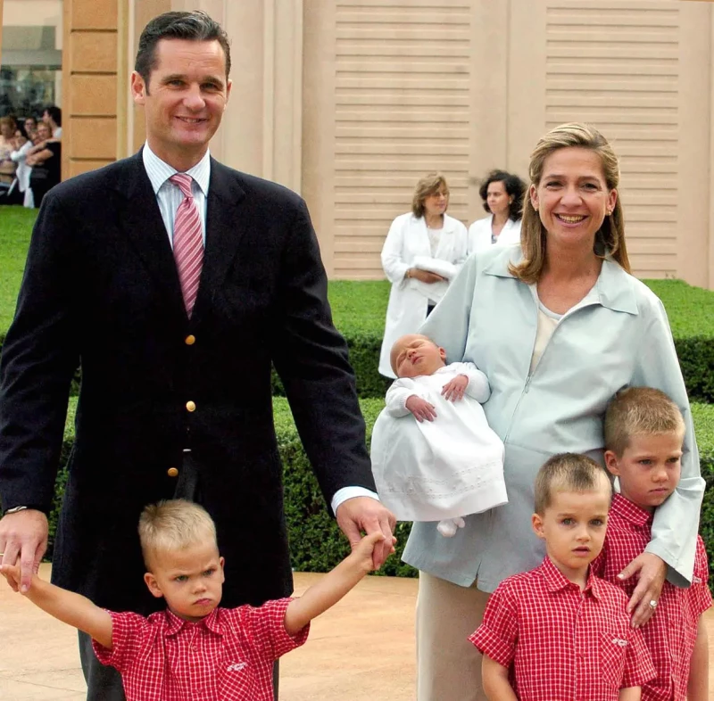 Iñaki Urdangarín y la infanta Cristina con sus hijos.