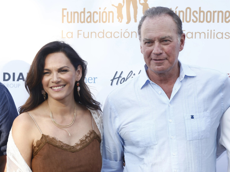 Bertín y Fabiola posan en la gala solidaria para recaudar fondos (Europa Press)