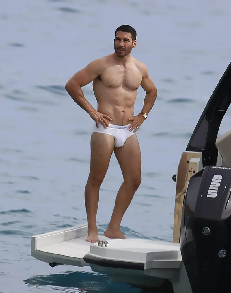 Miguel Ángel Silvestre en calzoncillos.