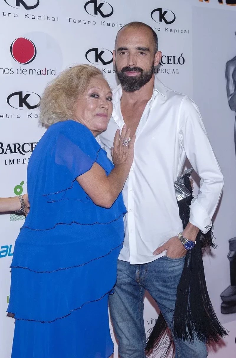 Mari Carmen y su hijo, Miguel Almanzor.