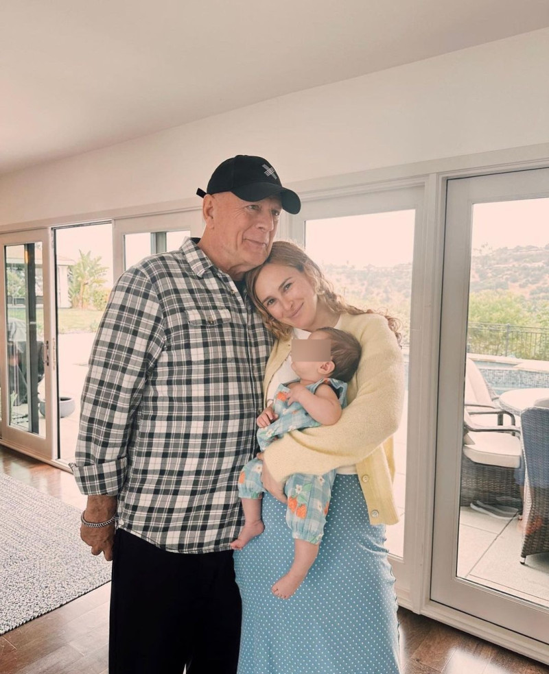 Bruce Willis con su hija Rumer y su nieta Lou.