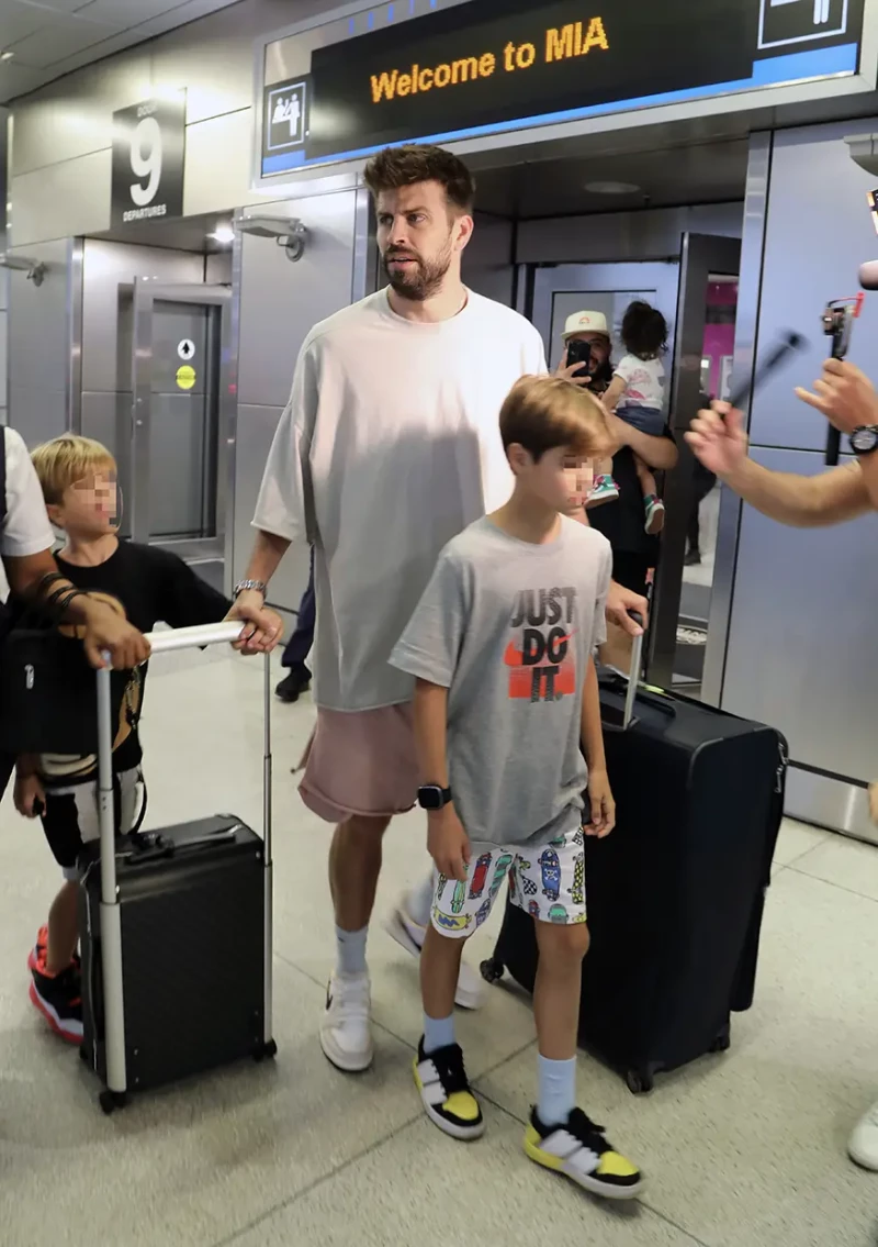 Gerard Piqué con sus hijos en Miami.