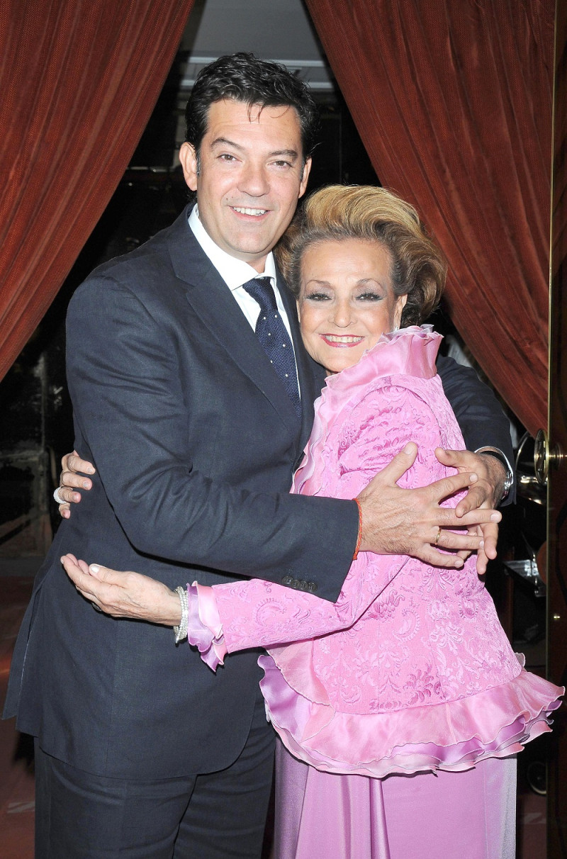 Carmen Sevilla, en su 80º cumpleaños junto a Augusto Algueró.