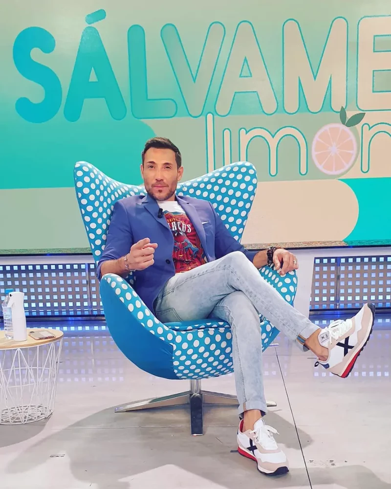 Antonio David sentado en el plató de Sálvame