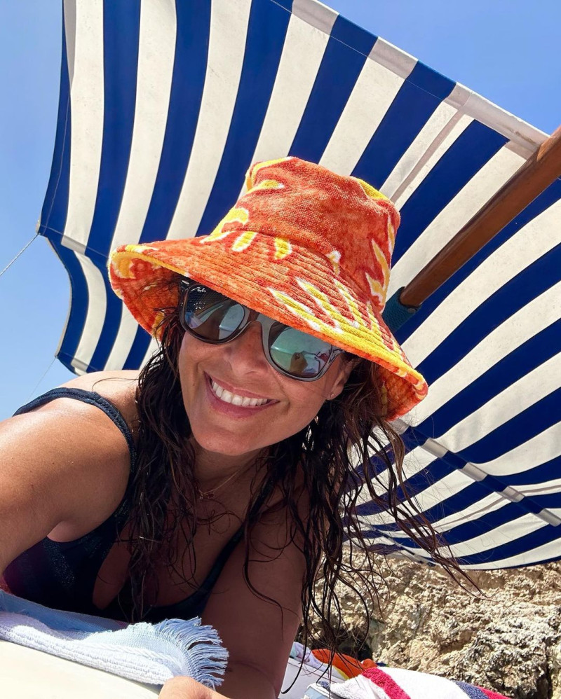 Nuria Roca en bikini en un barco en Menorca
