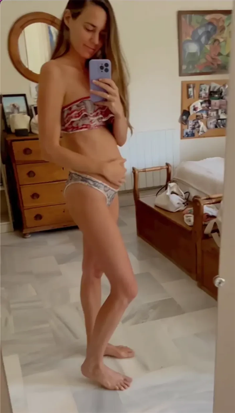 Claudia Osborne posando embarazada