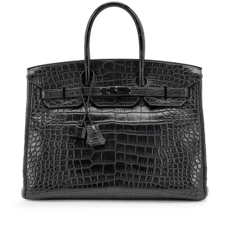 Uno de los bolsos negros de Georgina Rodríguez de Hermès.