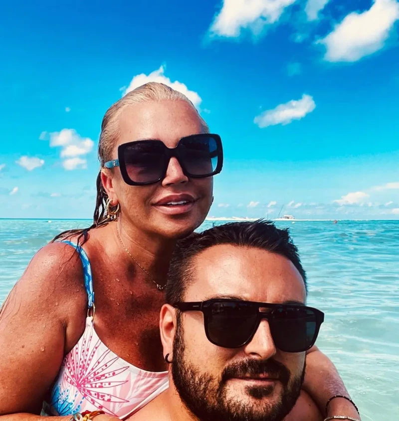 Belén Esteban en la playa en República Dominicana con Miguel Marcos