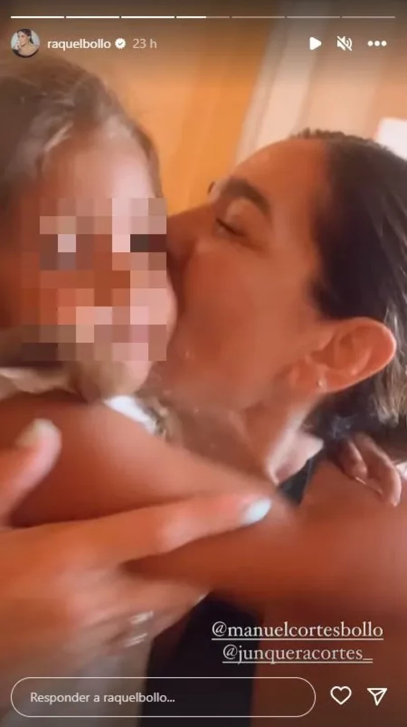 Raquel Bollo se come a besos a Junquera, su nieta (Instagram)