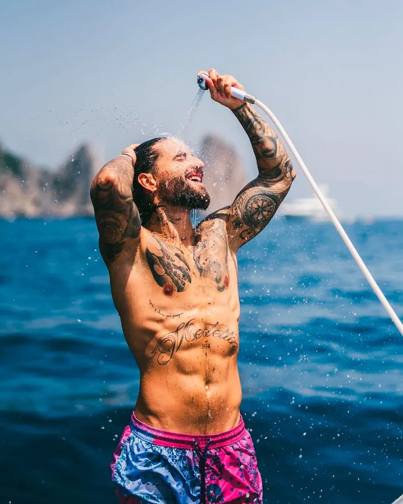 Maluma en bañador