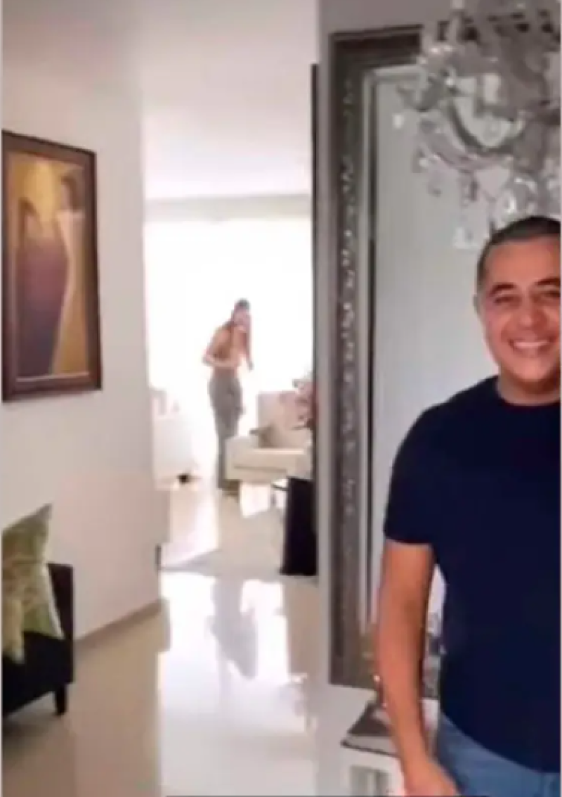 Edwin Arrieta en una imagen en su casa de Colombia