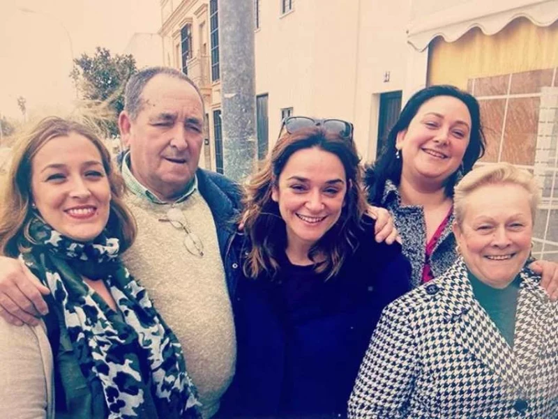 Toñi Moreno y familia
