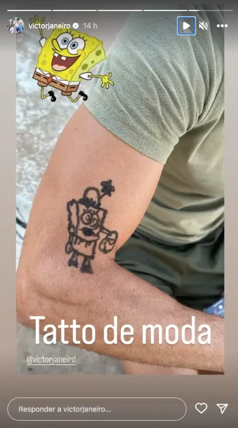 Víctor Jainero con el brazo "tatuado" por sus hijos (story de Beatriz Trapote)