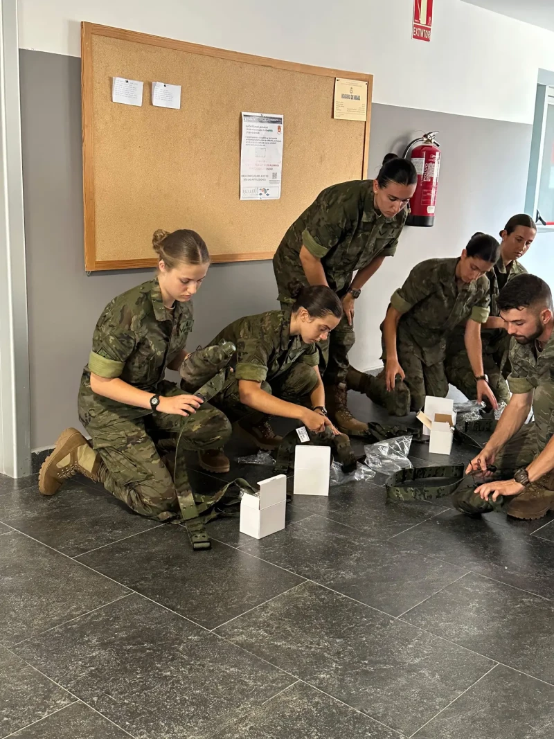 Doña Leonor durante el despliegue del material militar