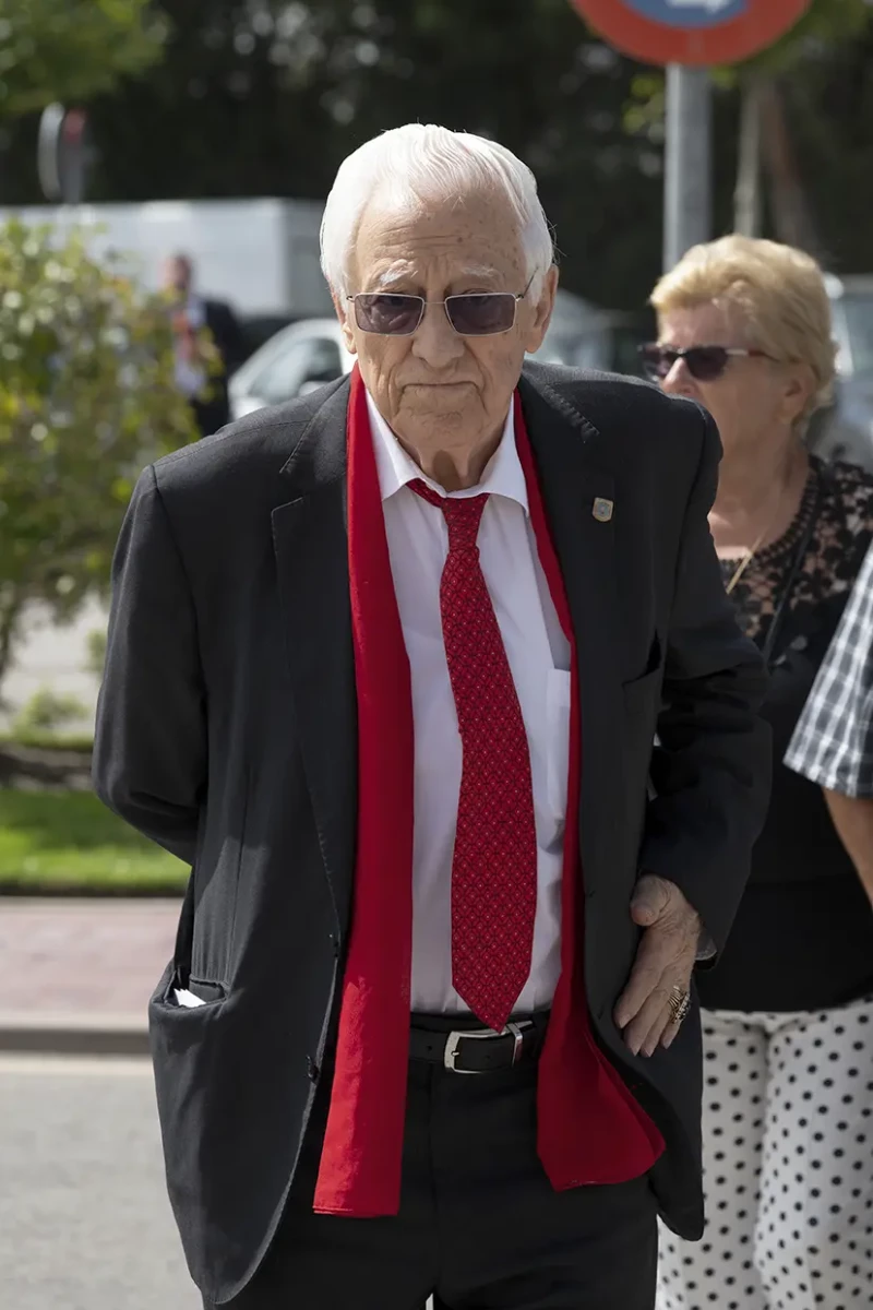 El padre Ángel, amigo de María Teresa, ofició el funeral.