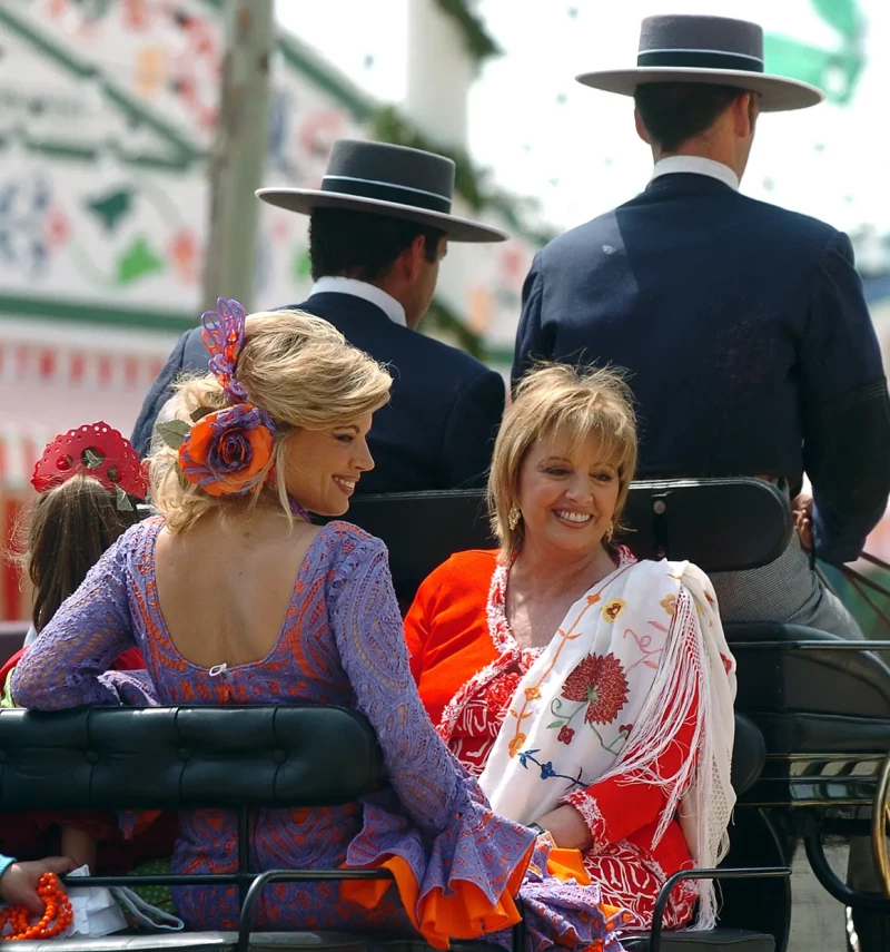 Con su hija Terelu en la feria.