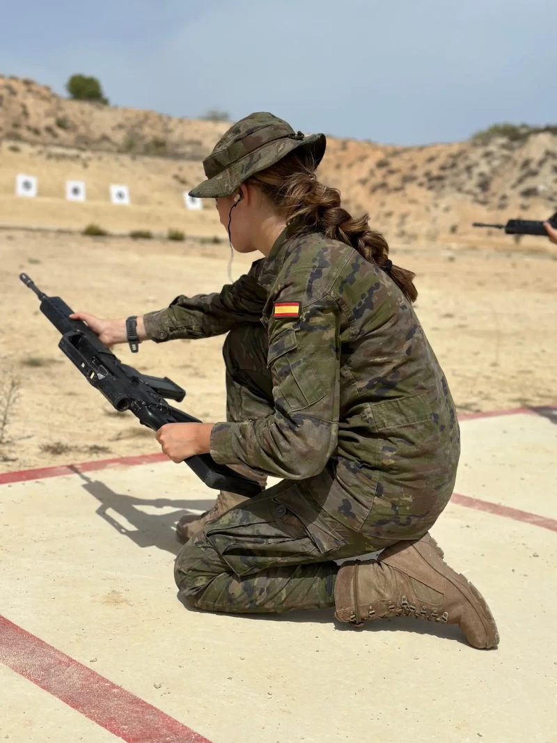 LA PRINCESA DE ASTURIAS DURANTE LA INSTRUCCIÓN MILITAR