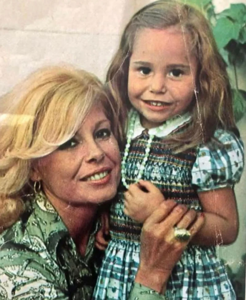 Laura Valenzuela y su hija Lara.