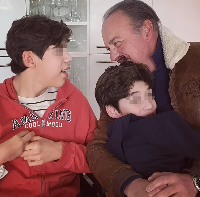 Bertín Osborne con sus hijos pequeños Kike y Carlos.