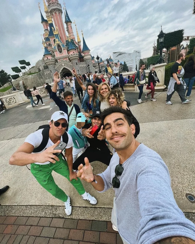 mario casas disneyland