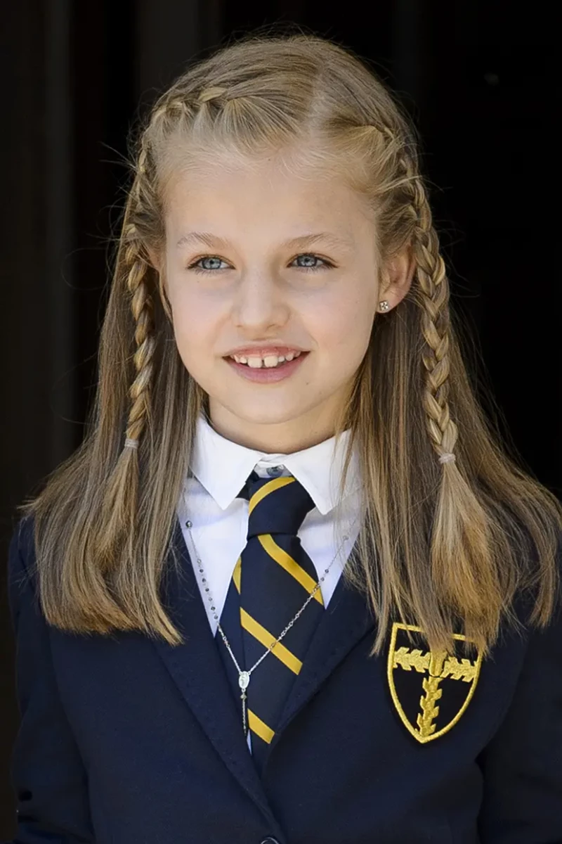 Tradicional. Hizo la Primera Comunión a los 10 años con el colegio.