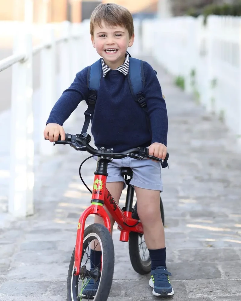 Louis el revoltoso. A sus 5 años, es el más inquieto y espontáneo. Le encanta correr y
liberar su energía, pero también es un niño empático que sintió la muerte de su bisabuela.