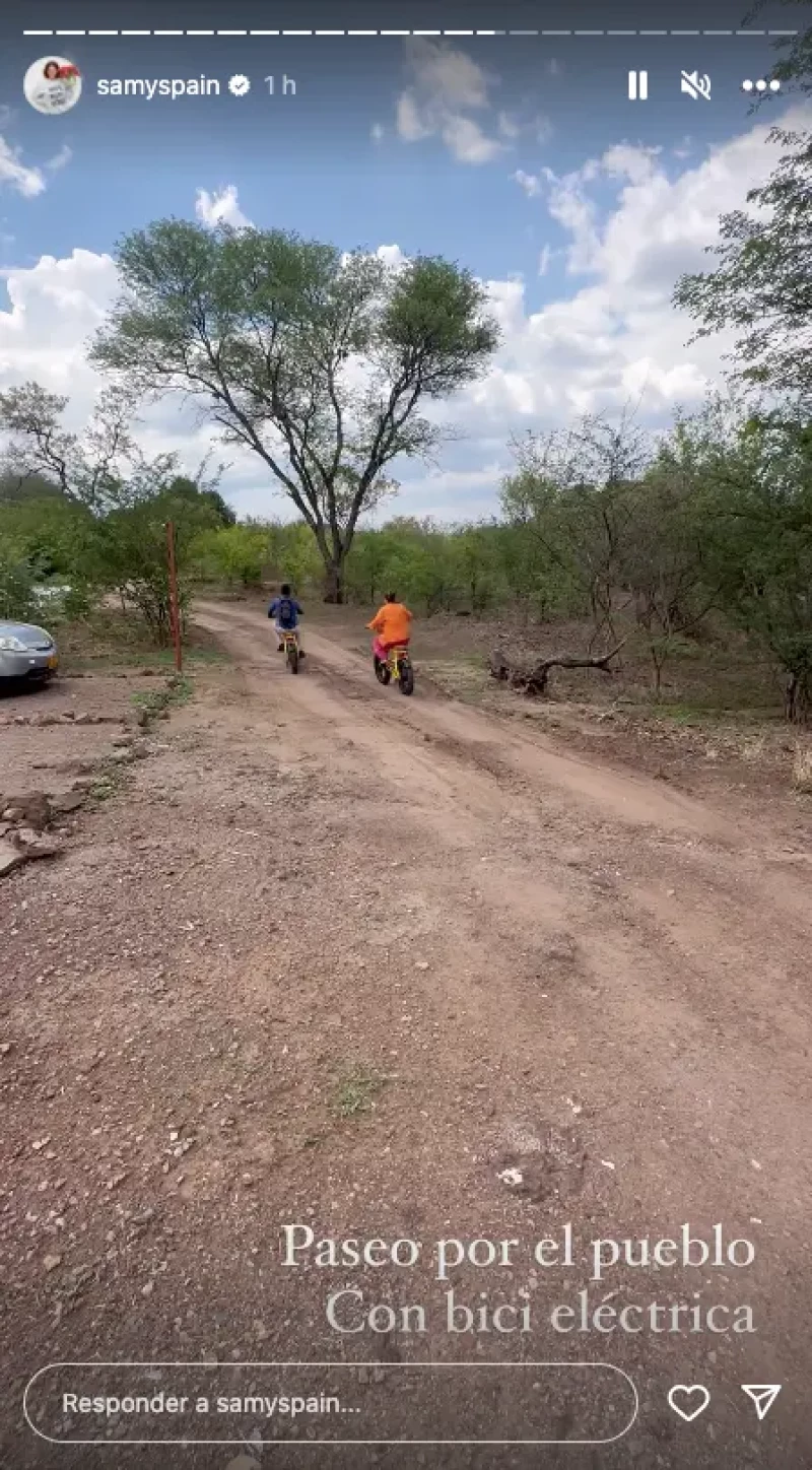 Samantha Vallejo en su viaje por África