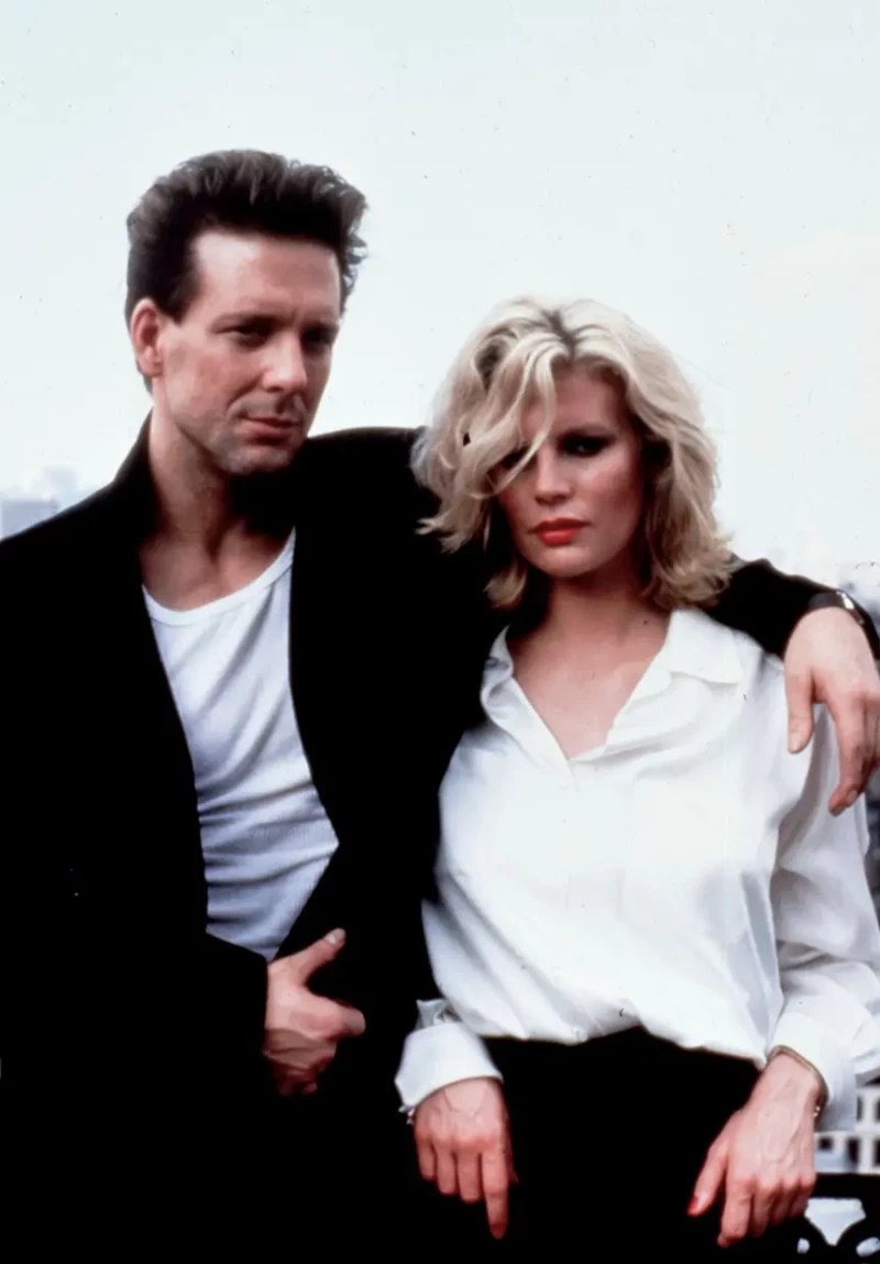 Estrenado en febrero de 1986 y rodada con situaciones que la llevaron al límite, 'Nueve semanas y media', con Mickey Rourke como coprotagonista, la hizo famosa, pero le dejó secuelas emocionales.