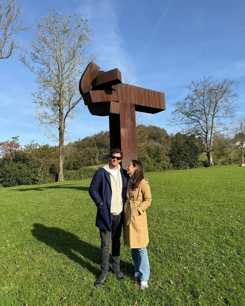 Íñigo Onieva y Tamara Falcó en el museo de Chillida.