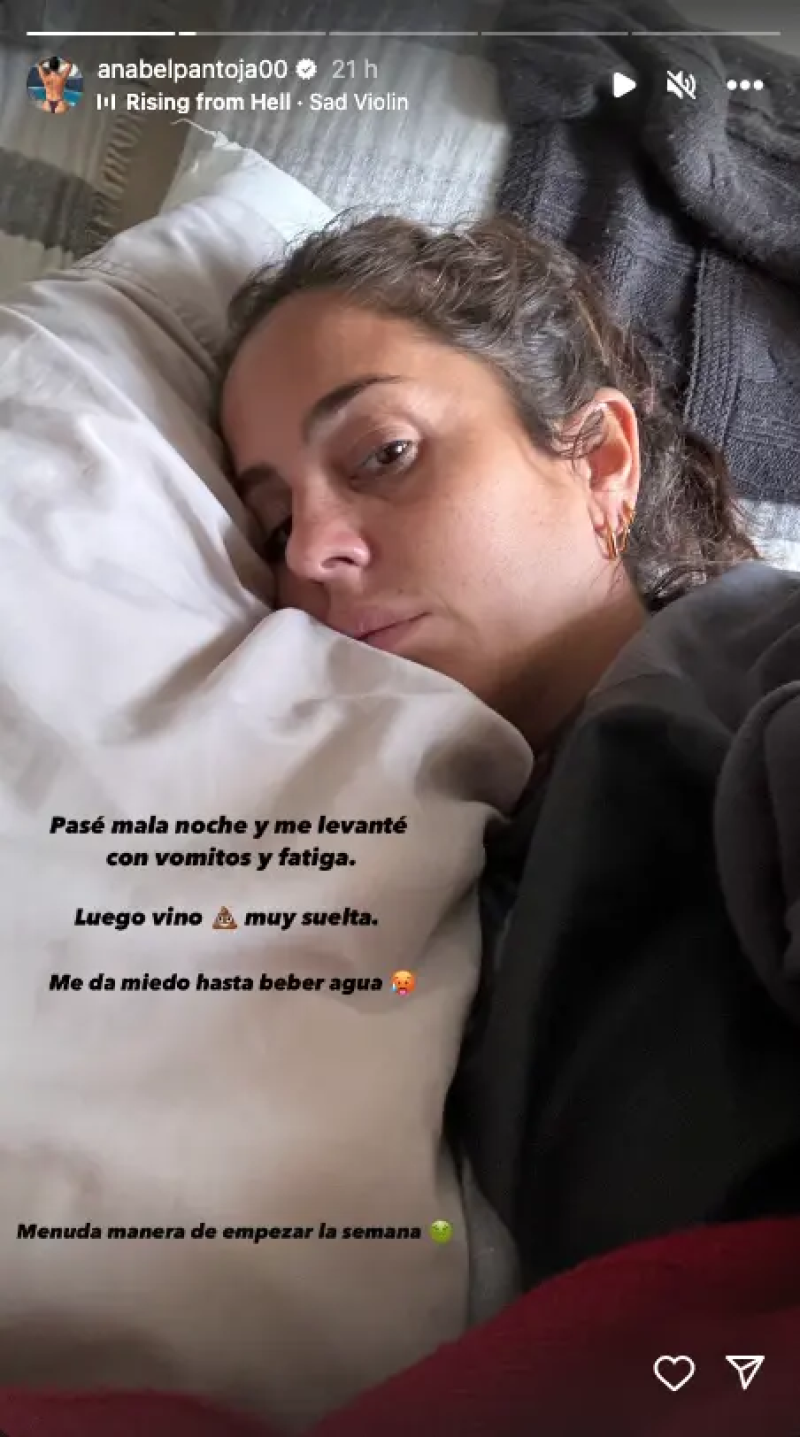 Anabel Pantoja en una imagen enferma en la cama