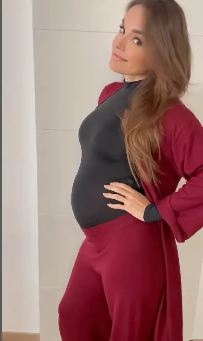 Melody, en una imagen del vídeo que compartió para anunciar su embarazo.