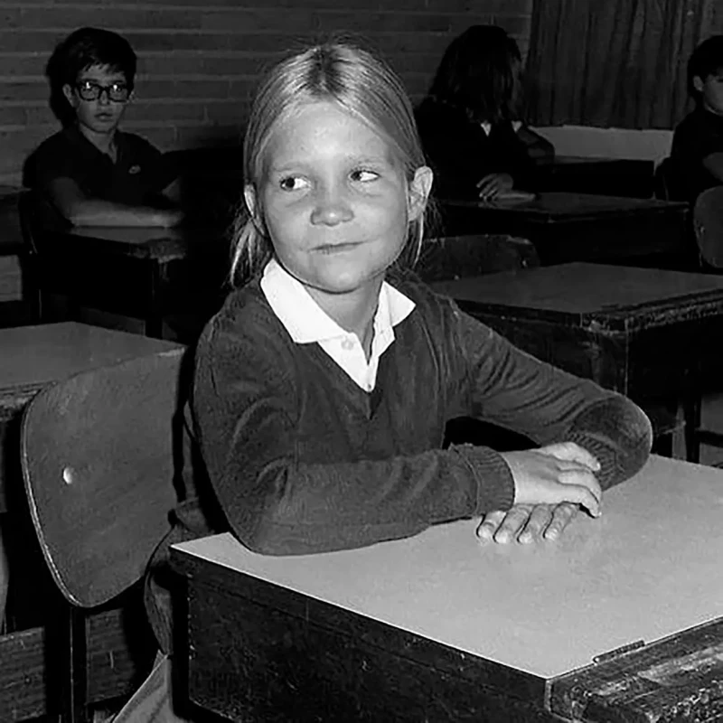 Infanta Elena estudiando en el colegio Santa María del Camino.