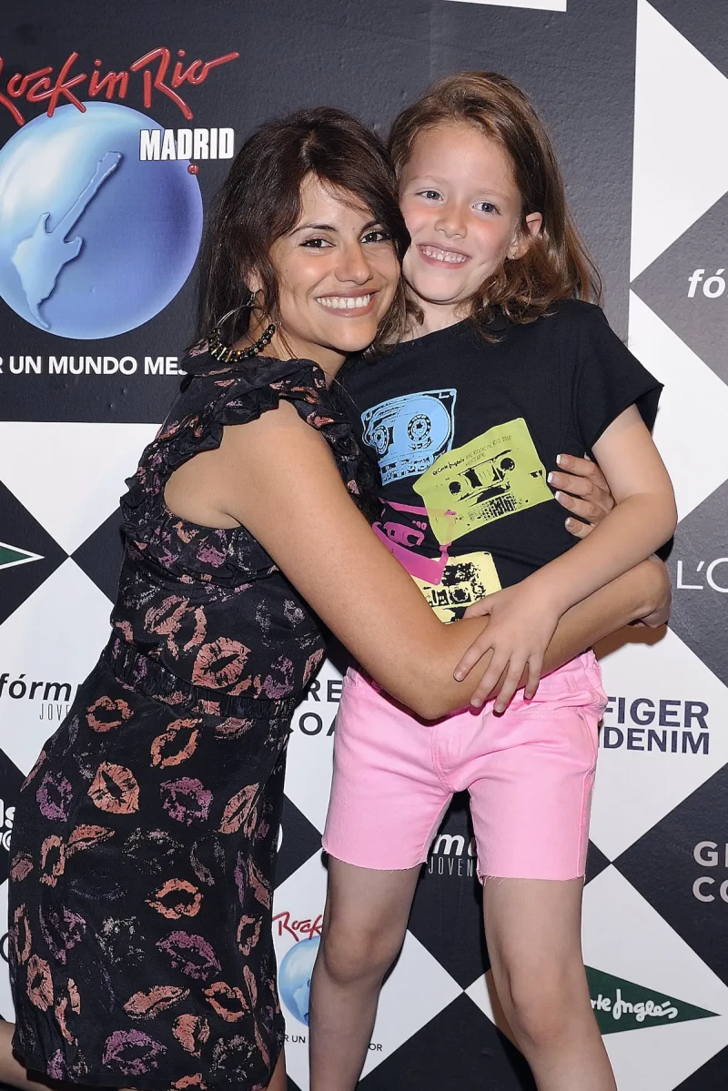 Mónica Hoyos con su hija Luna de pequeña