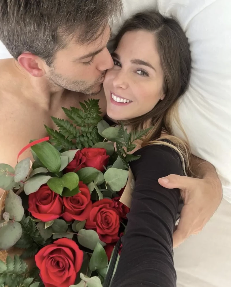 Natalia Sánchez y Marc Clotet en una romántica foto.