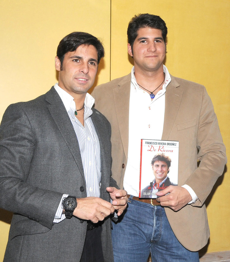 Julián Contreras y Fran Rivera en la presentación del libro 'De Rivera a Ordóñez'.