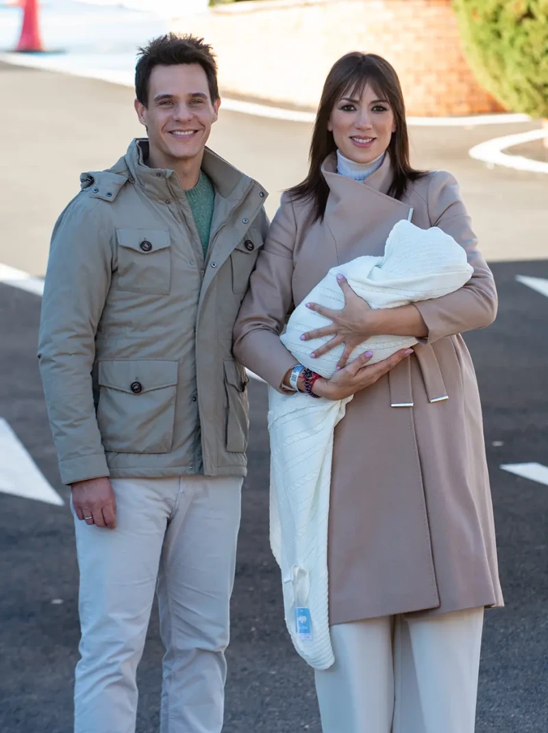 Christian Gálvez y Patricia Pardo posando muy feliz ante los medios.