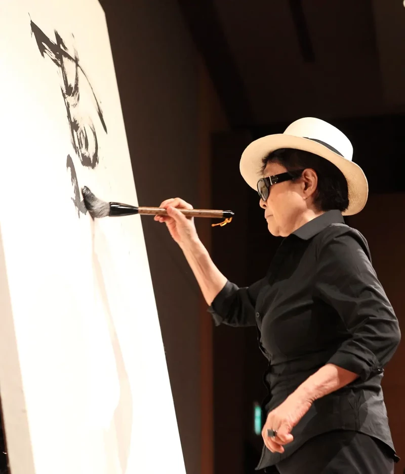 Yoko Ono artista.