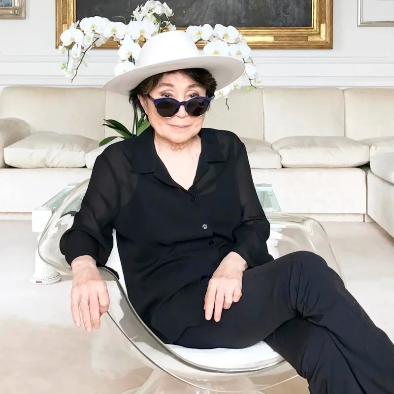 Yoko Ono hoy.