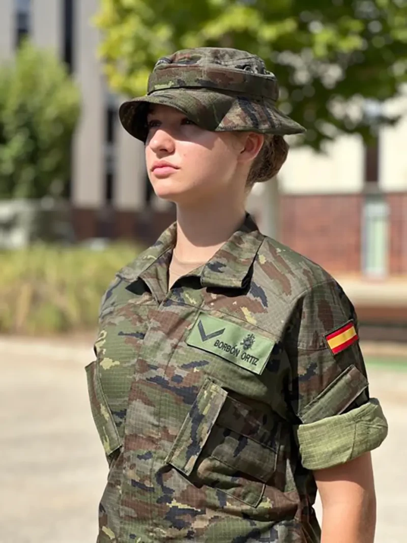 Leonor en su uniforme de soldado.