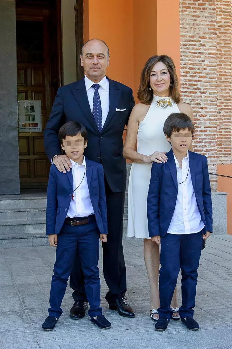 Ana Rosa con su marido y sus hijos.