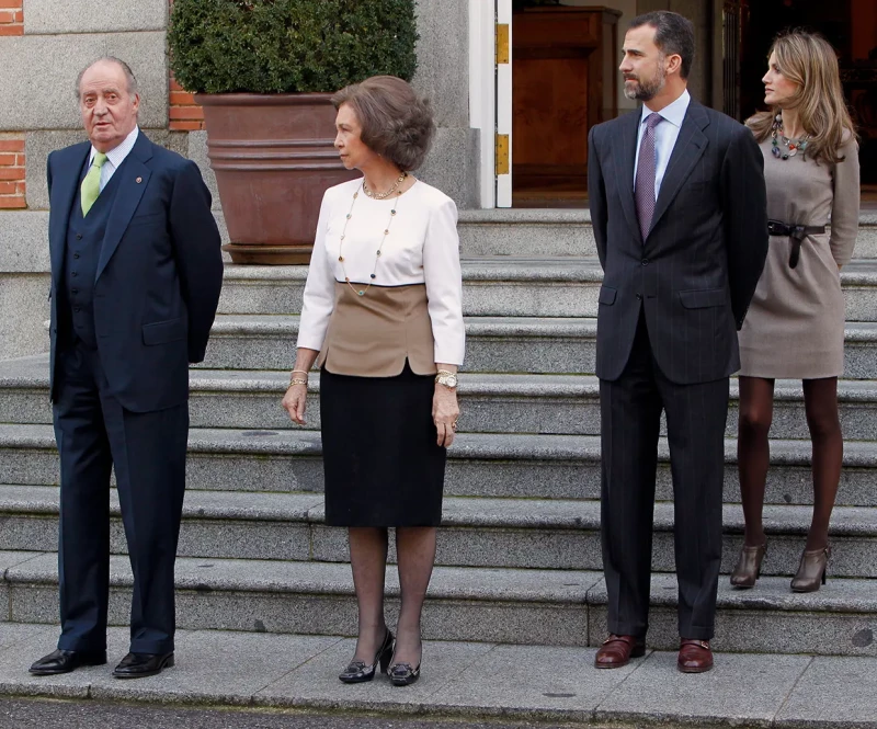 El rey emérito Juan Carlos con la reina Sofía, su hijo el rey Felipe VI y la reina Letizia.