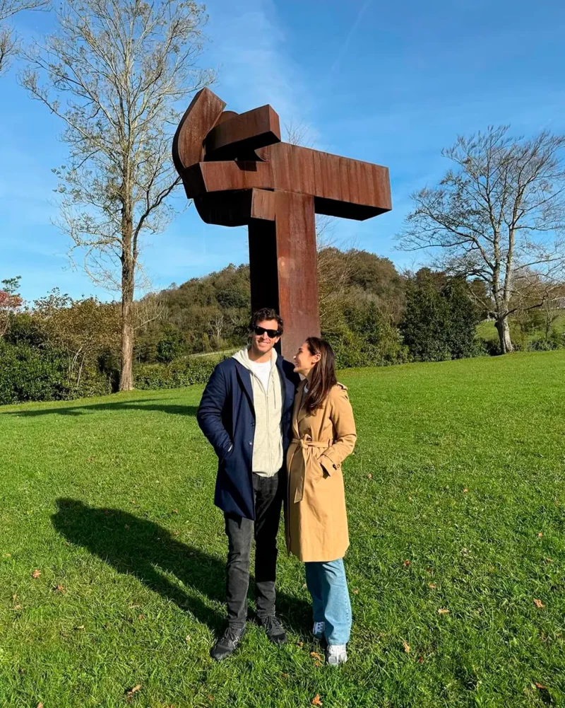 Tamara e íñigo en el museo Chillida Leku de San Sebastián.