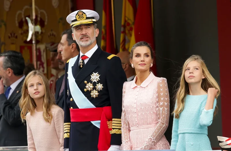 El rey Felipe VI, la reina Letizia y sus hijas la princesa Leonor y la infanta Sofía.