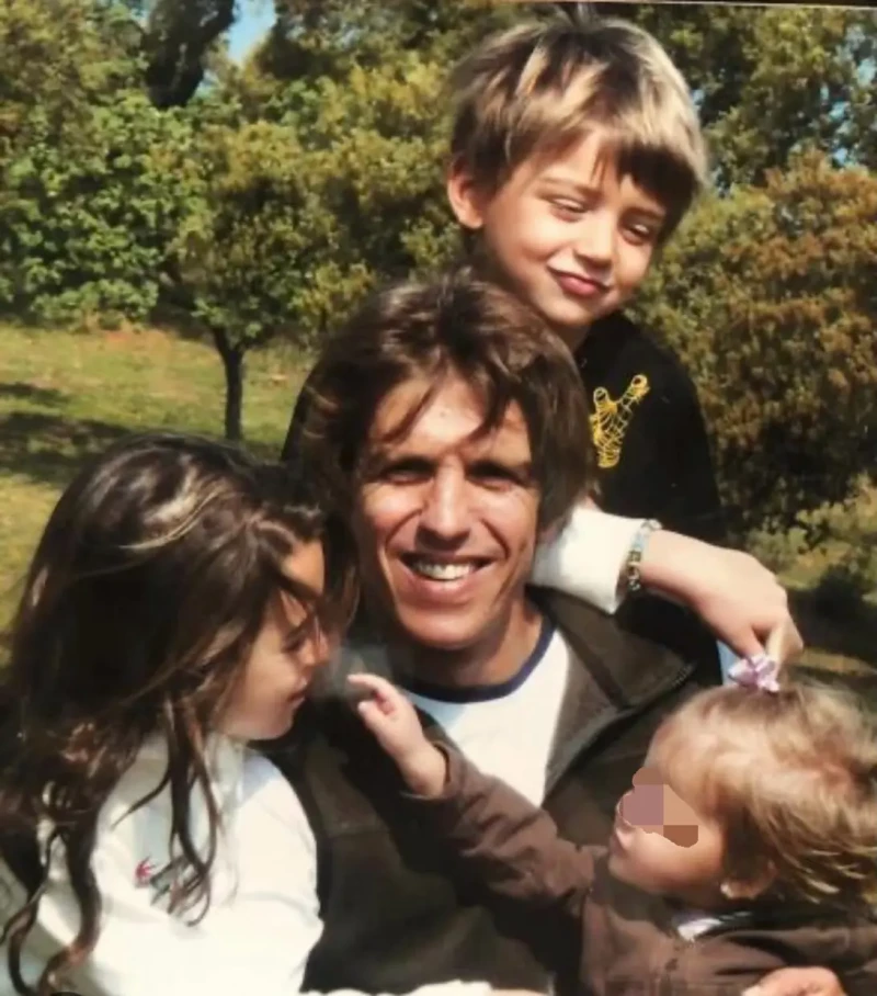 Manuel Díaz con sus hijos y Manuel a caballito.