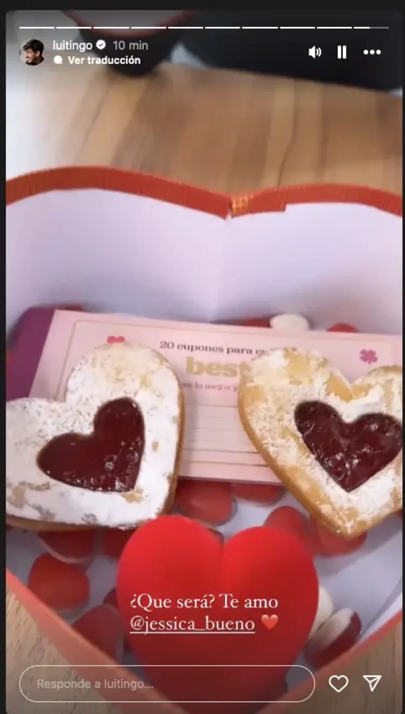 Luitingo le ha regalado a Jessica una caja con dulces y un vale muy romántico.