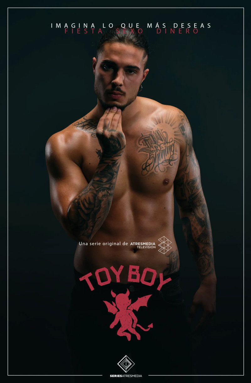 Carlo Constanzia en Toy BOy