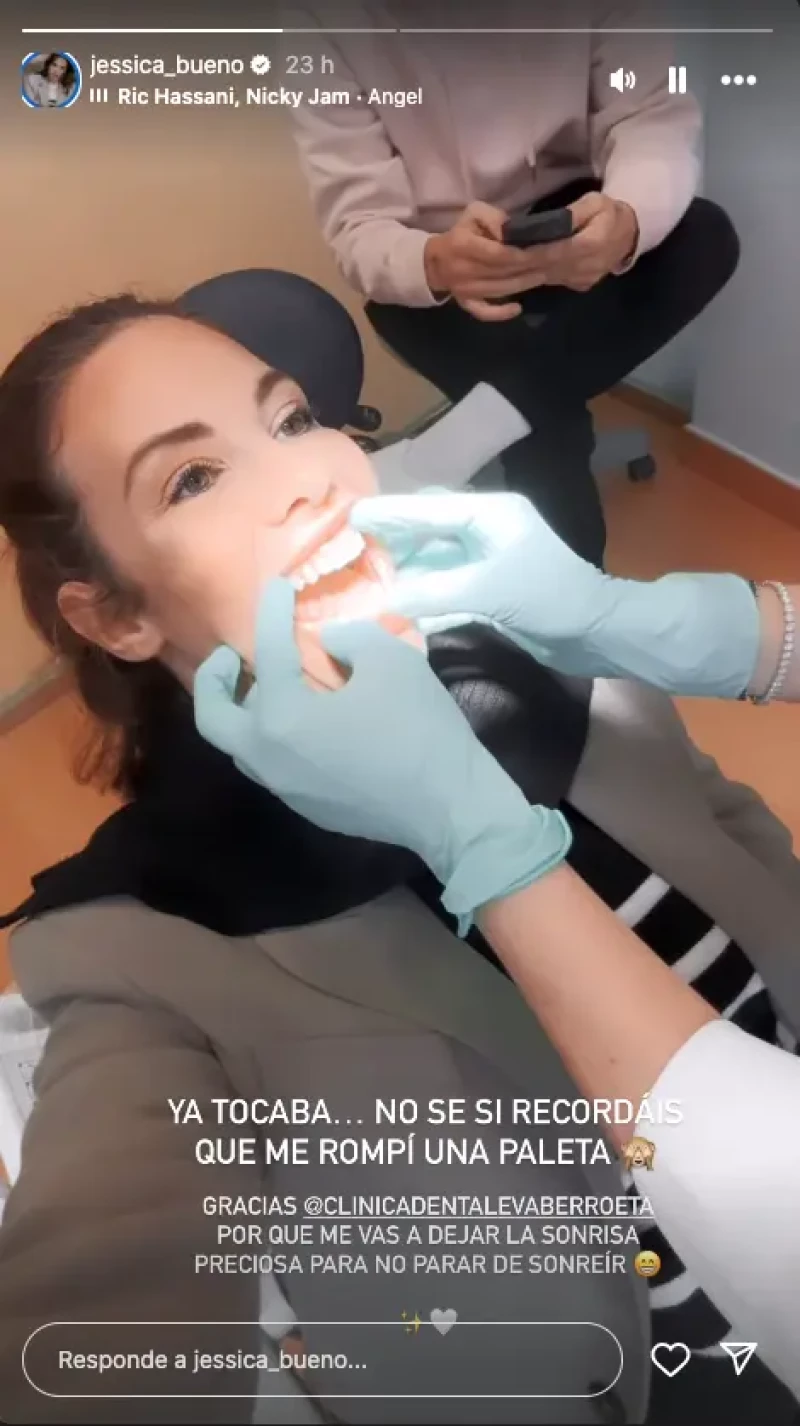 Jeesica Bueno en el  dentista
